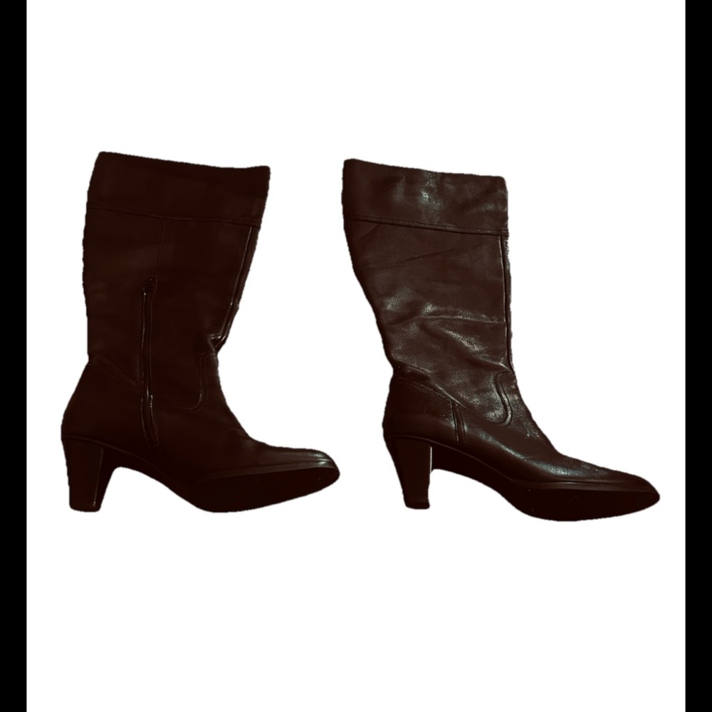 Eddie Bauer Black Heeled Boots Sleek Design